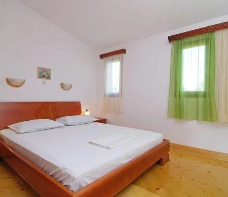 Maksan Auf Der Ersten Etage Apartment