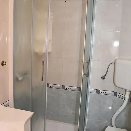 Maksan Auf Der Ersten Etage Apartment